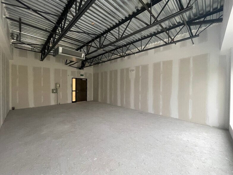 More Photos Of 1670 N Service Rd E, Oakville Office For Sale