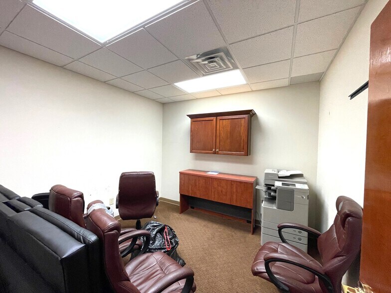 More Photos Of 530 Walnut Ave NE, Canton Storefront Retail Office For Sale