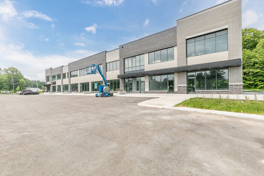 More Photos Of 670 Balm Beach Rd E, Midland Unknown For Lease