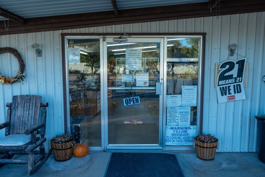 More Photos Of 111 S Hickory Hill Rd, Ballinger General Retail For Sale