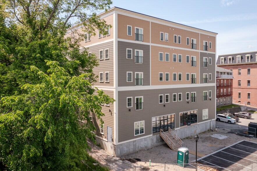 Primary Photo Of 186 Main Street, Auburn Apartments For Lease