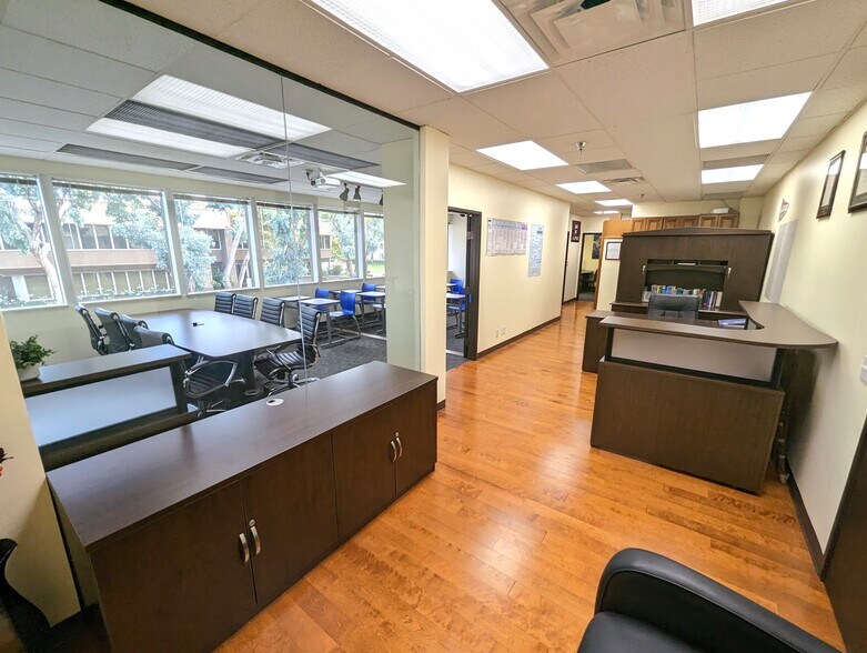 More Photos Of 1100 Quail St, Newport Beach Office For Sale