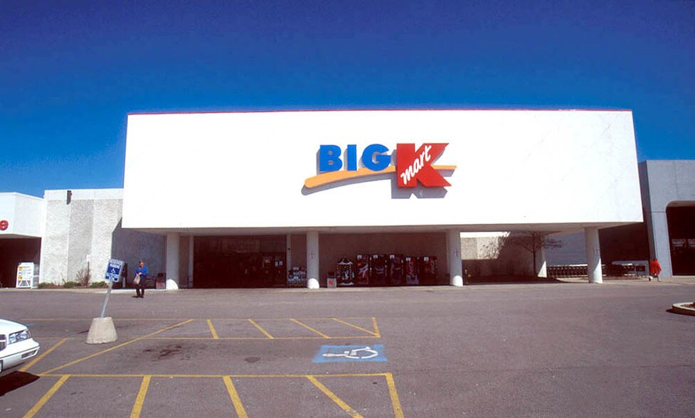 More Photos Of 17W714-17W734 22nd St, Oakbrook Terrace Freestanding For Lease