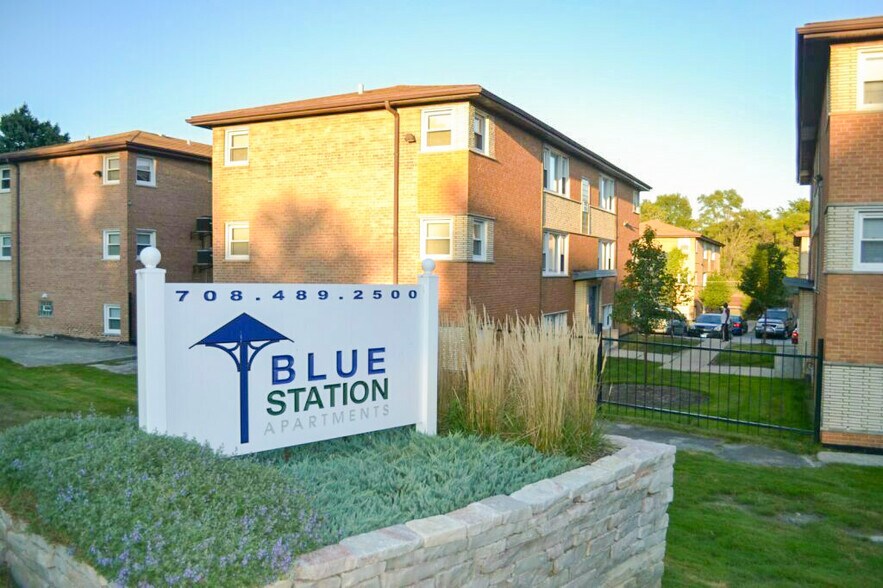 Primary Photo Of 2130 122nd St, Blue Island Apartments For Sale