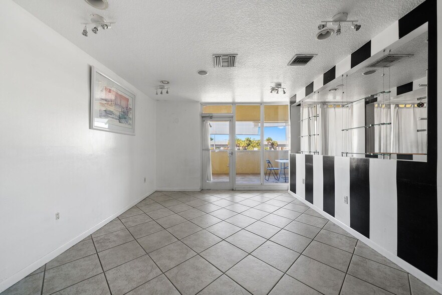 More Photos Of 430 S Dixie Hwy, Miami Office For Lease