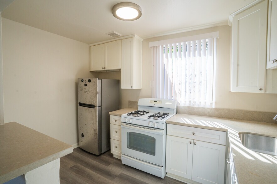 More Photos Of 242 E Del Amo Blvd, Long Beach Multifamily For Sale
