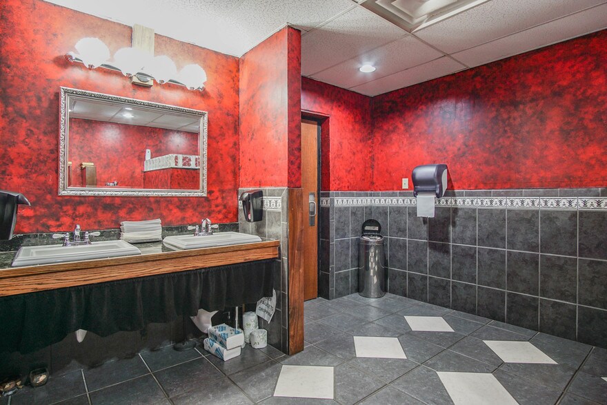 More Photos Of 1005 SW 4th St, Moore Religious Facility For Sale