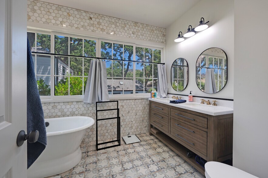 More Photos Of 125 Cristo Ln, Santa Rosa Specialty For Sale