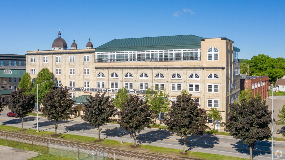 More Photos Of 601 5th St NW, Grand Rapids Medical For Lease