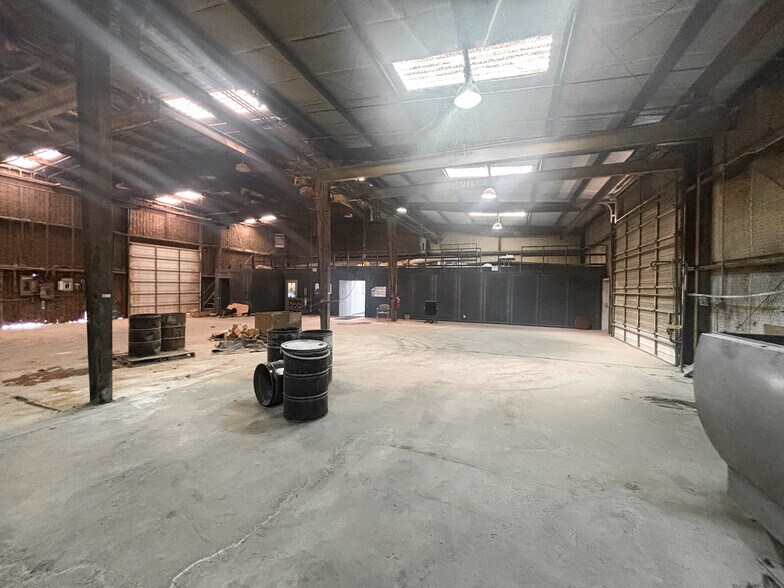 More Photos Of 3803 Mankins Ave, Odessa Warehouse For Sale