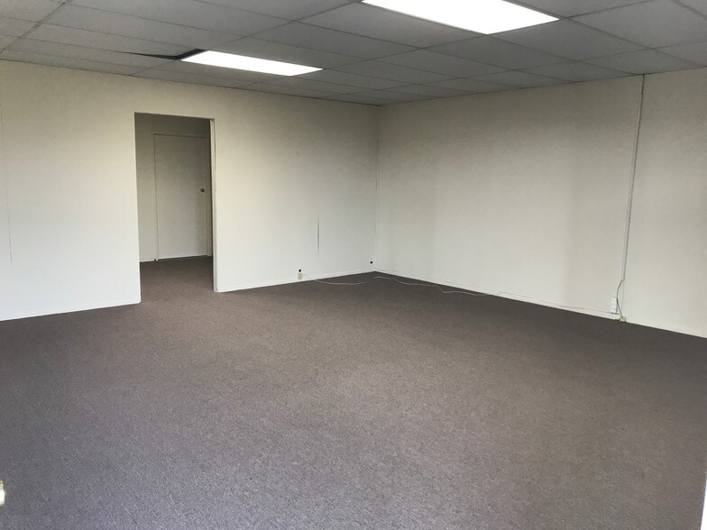 More Photos Of 575 Dawson Dr, Camarillo Service For Lease