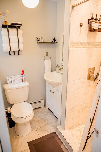 More Photos Of 2735 PA-390, Canadensis Hospitality For Sale