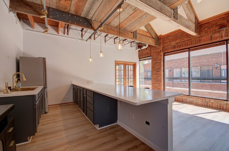 More Photos Of 1000 S Hamilton St, Lockport Loft Creative Space For Sale