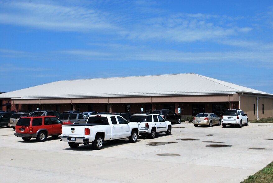 More Photos Of 404 W Air Park Dr, Muncie Medical For Sale