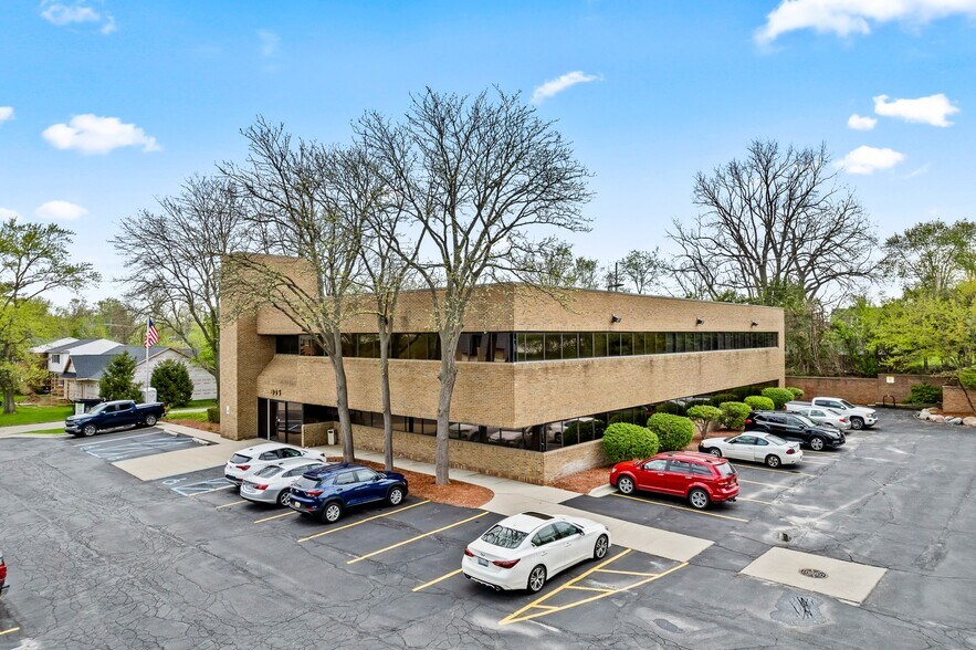 More Photos Of 805 Oakwood Dr, Rochester Office For Lease