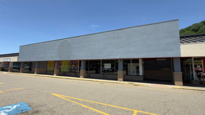 More Photos Of 906-920 E State St, Athens Storefront For Lease