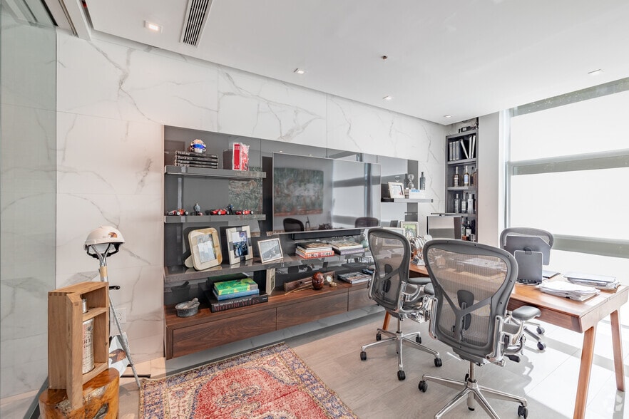 More Photos Of 2347 Biscayne Boulevard, Miami Apartments For Lease