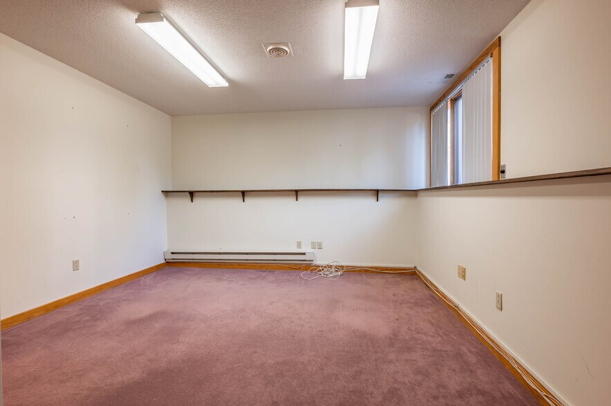 More Photos Of 74 Northeastern Blvd, Nashua Medical For Sale