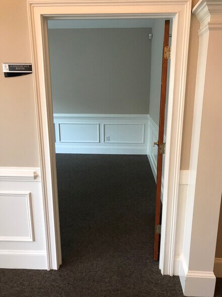 More Photos Of 11675 Century Dr, Alpharetta Office Residential For Lease