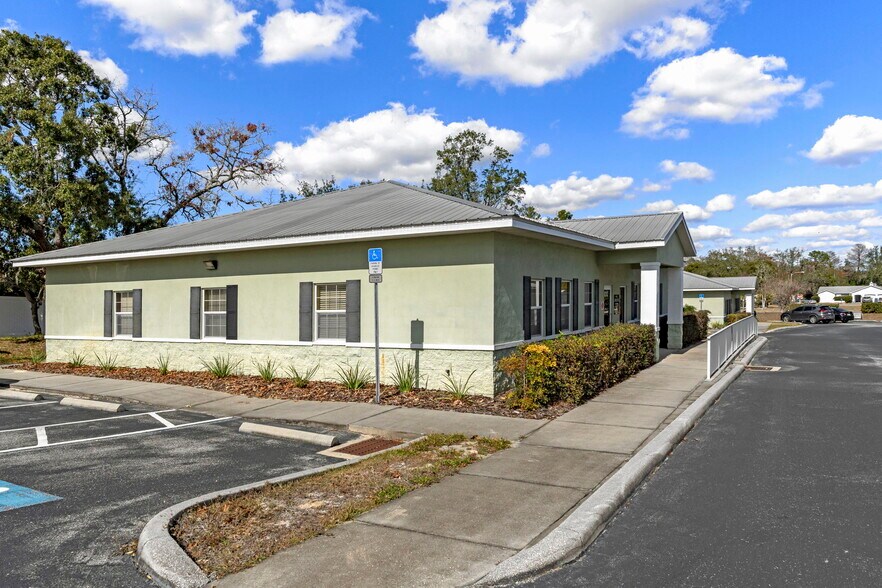 More Photos Of 8352 Forest Oaks Blvd, Spring Hill Office For Sale