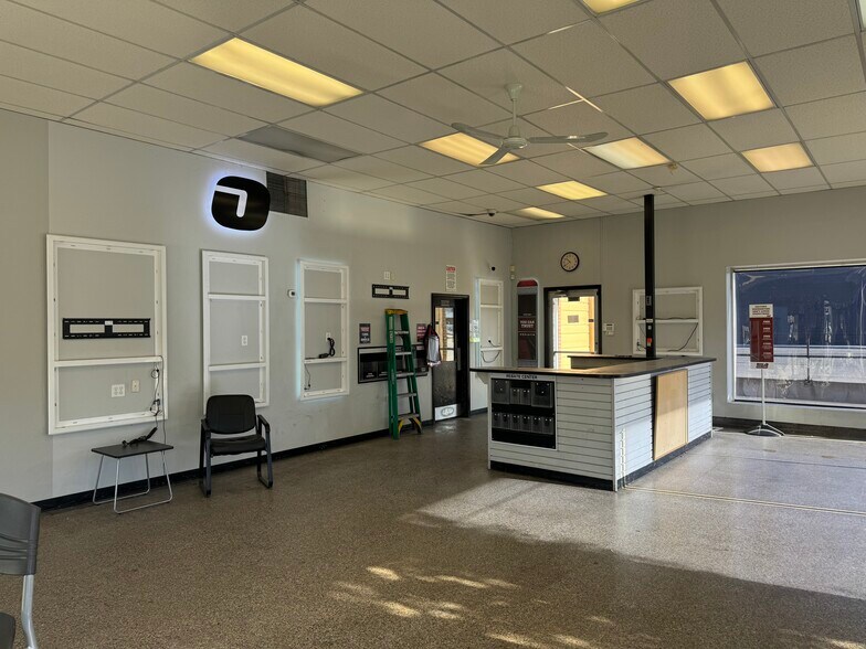 More Photos Of 828 Main St, Red Wing Auto Repair For Lease