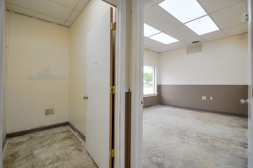 More Photos Of 3900 S 7th St, Terre Haute Office For Sale
