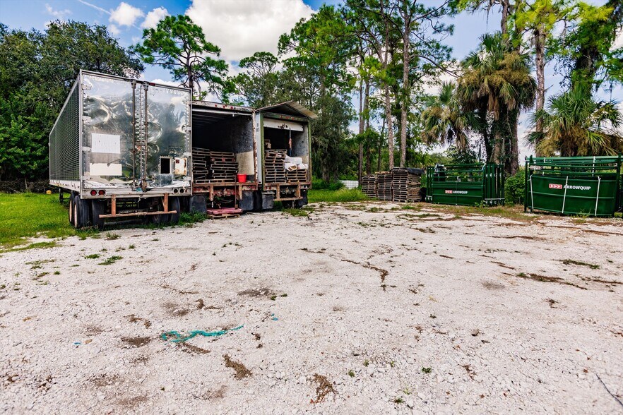 More Photos Of 19431 Palm Beach Blvd, Alva Flex For Lease