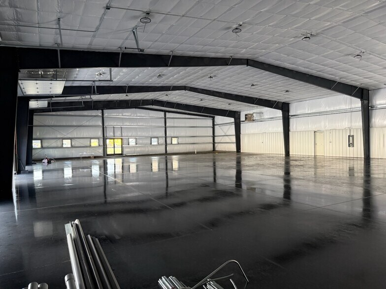 More Photos Of 5350 Enterprise Dr, Paducah Warehouse For Lease