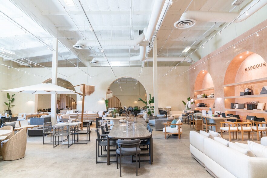 More Photos Of 18060 Euclid St, Fountain Valley Showroom For Sale