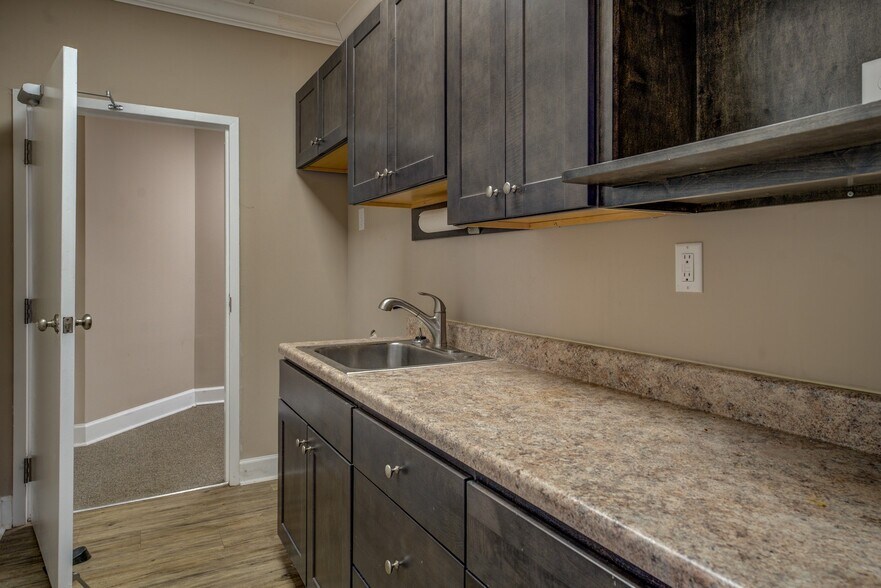 More Photos Of 1806 Over Lake Dr SE, Conyers Office For Sale