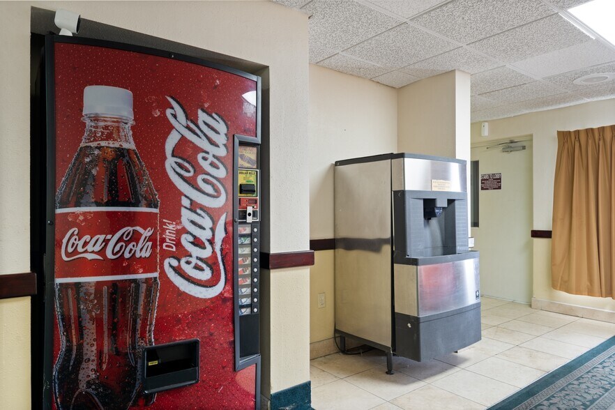 More Photos Of 1530 Cleveland Rd, Sandusky Hotel For Sale