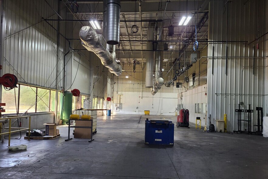 More Photos Of 711 E Porter Rd, Muskegon Manufacturing For Lease