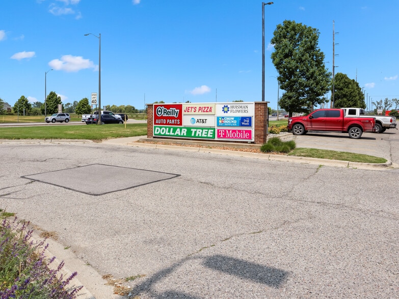 More Photos Of 518-628 N Beacon Blvd, Grand Haven Storefront For Sale