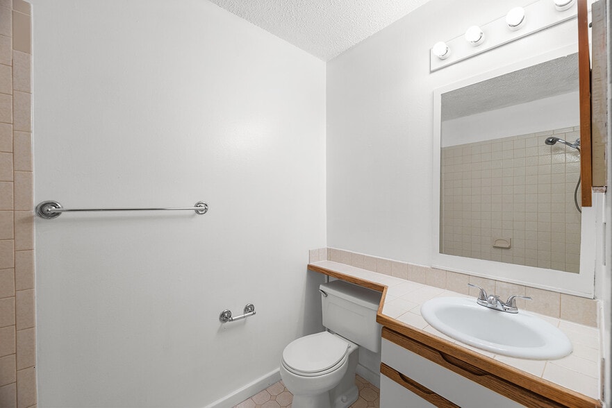 More Photos Of 1711 Bobby Lee Trl, Kill Devil Hills Apartments For Sale