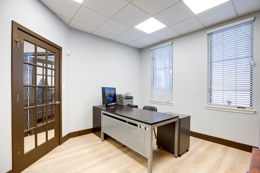 More Photos Of 7008 Little River Tpke, Annandale Medical For Sale