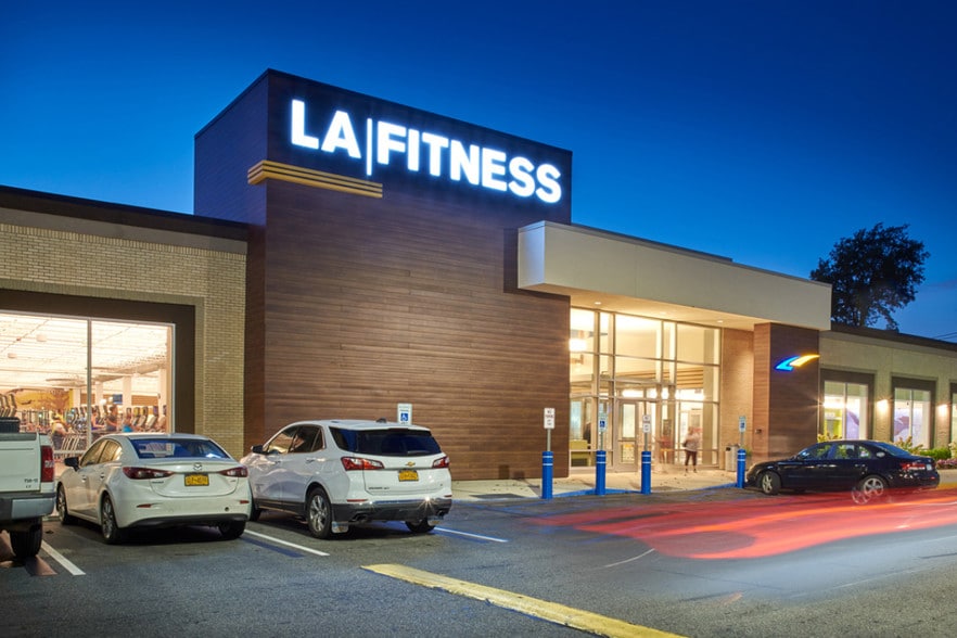 More Photos Of 1130-1238 Deer Park Ave, Babylon Unknown For Lease