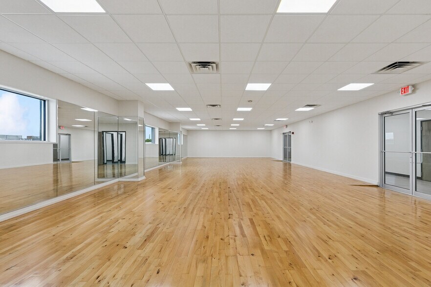 More Photos Of 8411 Parc Pl, Chalmette Office For Sale