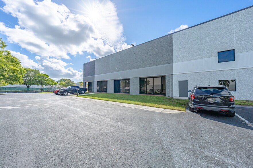 More Photos Of 5360 NW 35th Ave, Fort Lauderdale Warehouse For Lease
