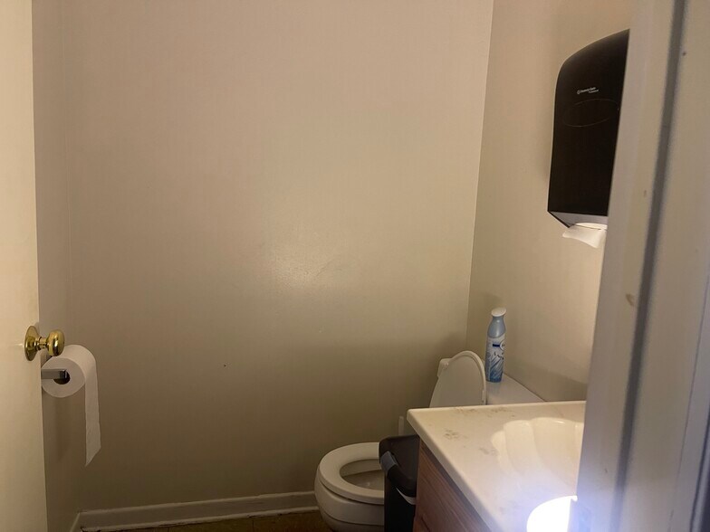 More Photos Of 69-73 N Broadway St, Des Plaines Medical For Lease