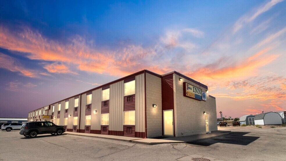 More Photos Of 1904 E Cedar St, Rawlins Hotel For Sale