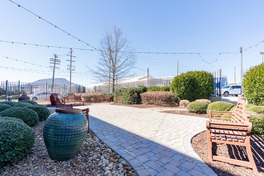 More Photos Of 1301 Riverfront Pkwy, Chattanooga Office For Lease