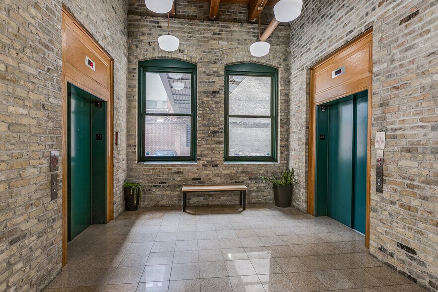 More Photos Of 413 Wacouta St, Saint Paul Office Residential For Lease