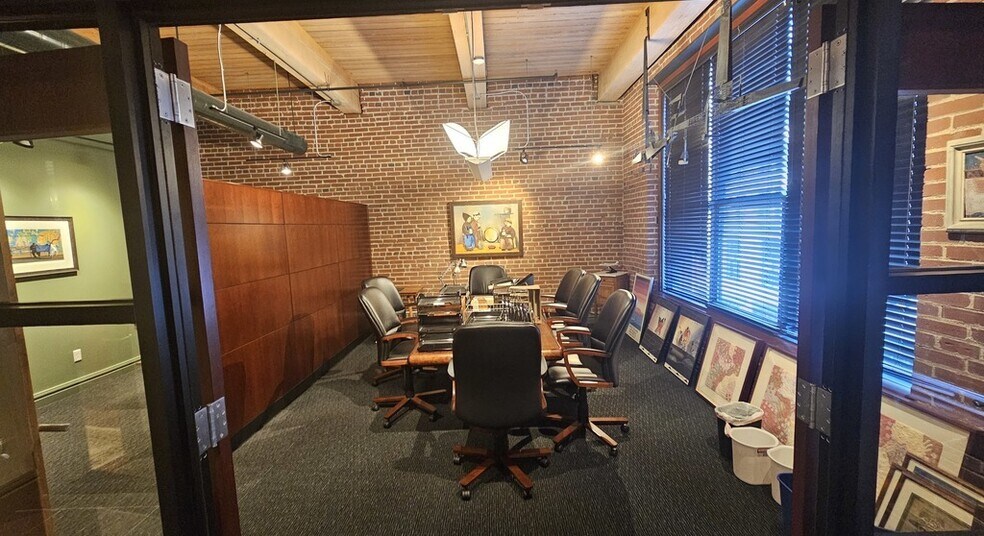 More Photos Of 1113-1115 Locust St, Saint Louis Office For Sale