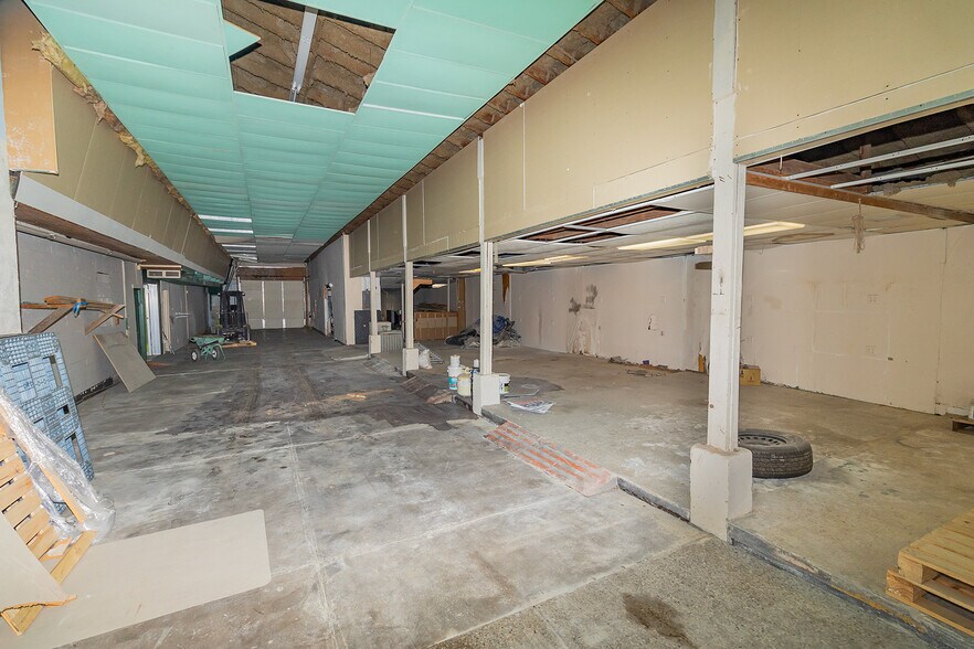 More Photos Of 1627 S Hillside St, Wichita Freestanding For Sale