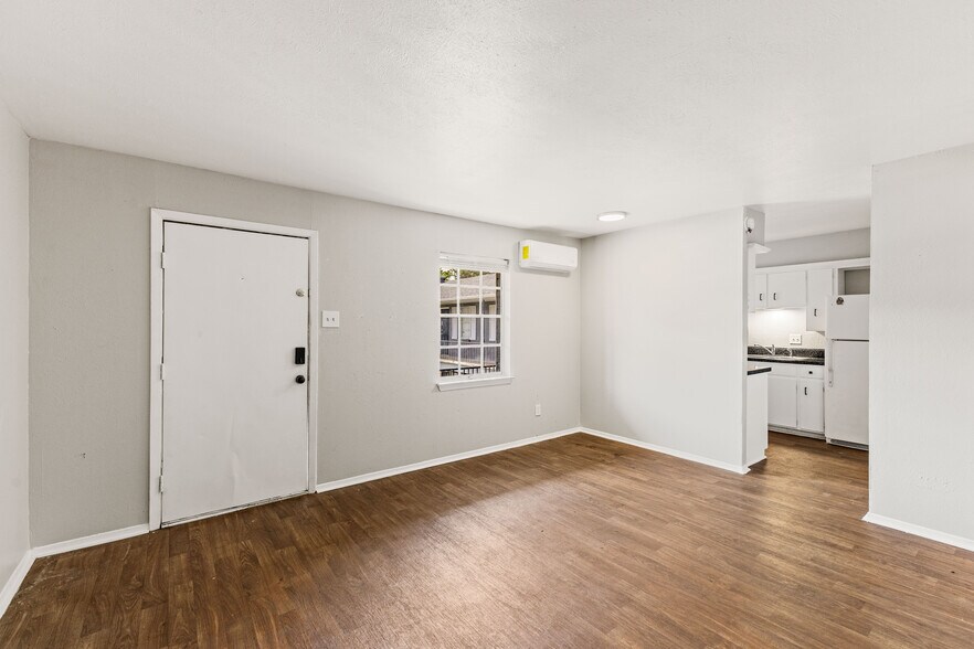 More Photos Of 1500 E Beverly Dr, Corsicana Apartments For Sale