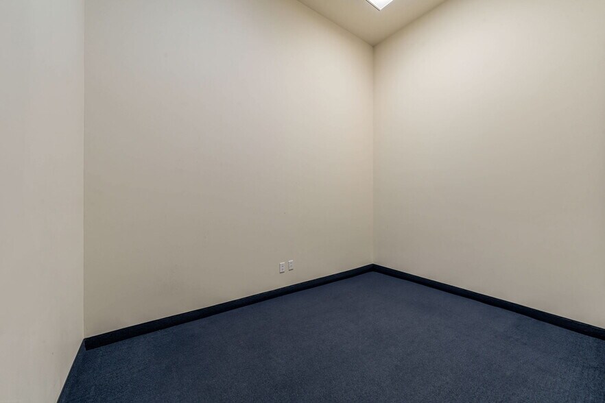 More Photos Of 3627-3645 Boul Des Sources, Dollard-des-Ormeaux Storefront Retail Office For Lease