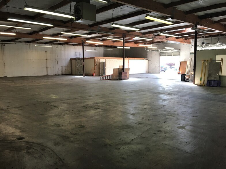 More Photos Of 45-57 NE Hancock St, Portland Light Manufacturing For Lease