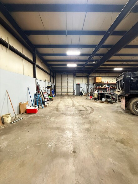 More Photos Of 128 Industrial Dr, Gilberts Warehouse For Lease
