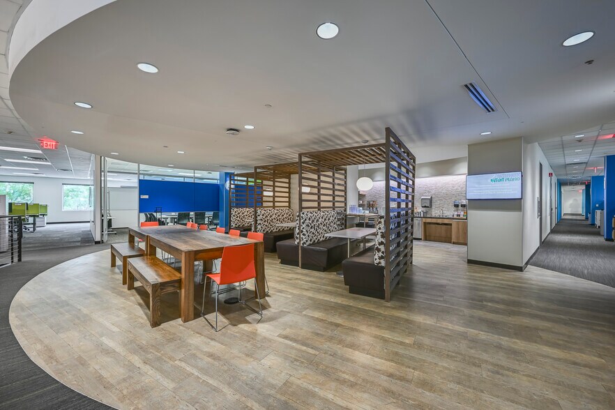 More Photos Of 5601 Headquarters Dr, Plano Office For Sale