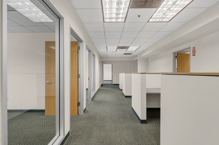 More Photos Of 6445 Sepulveda Blvd, Van Nuys Office For Lease